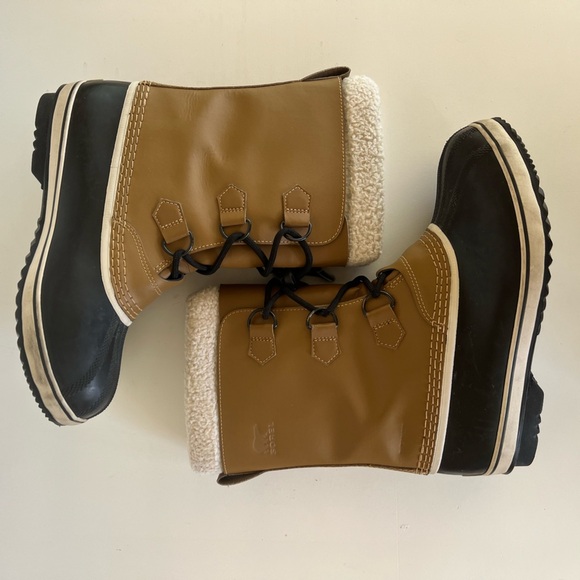 Sorel Youth Caribou Leather Winter Boots in "Buff" Black and Tan , size 7 - Picture 4 of 10